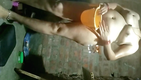Indian aunt is having a solo session with the naked body